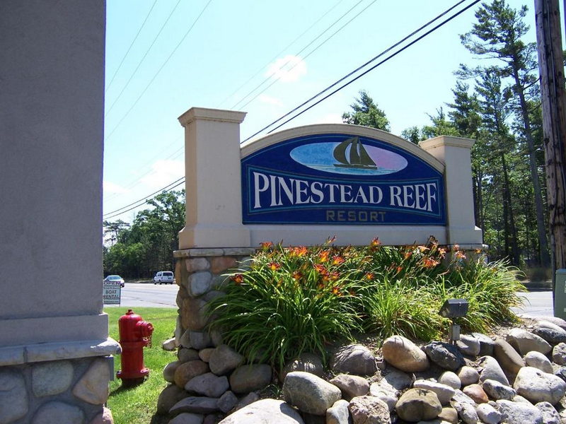 Pinestead Reef Resort (Reef Motel) - Sign